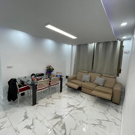 Queen Apartments Santa Coloma de Gramenet Екстер'єр фото