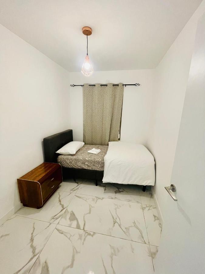 Queen Apartments Santa Coloma de Gramenet Екстер'єр фото